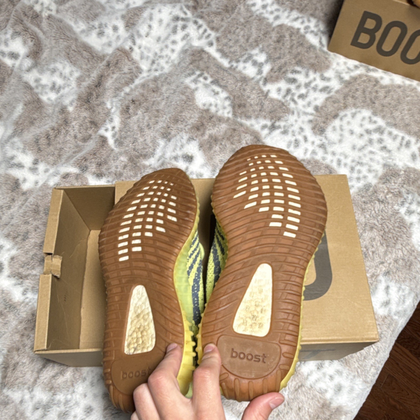 adidas Yeezy Boost 350 V2 Semi Frozen Yellow B37572 Kanye West Primeknit Low Top thumbnail 7