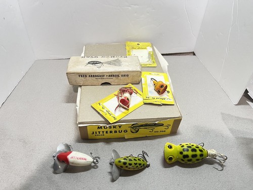 Arbogast Lure And Box Lot Musky Jitterbug Box Fly Lures Card Hula Popper