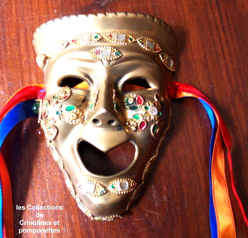 MASQUE EN LAITON MASSIF INCRUSTE DE PERLES LA COMEDIE GRAND