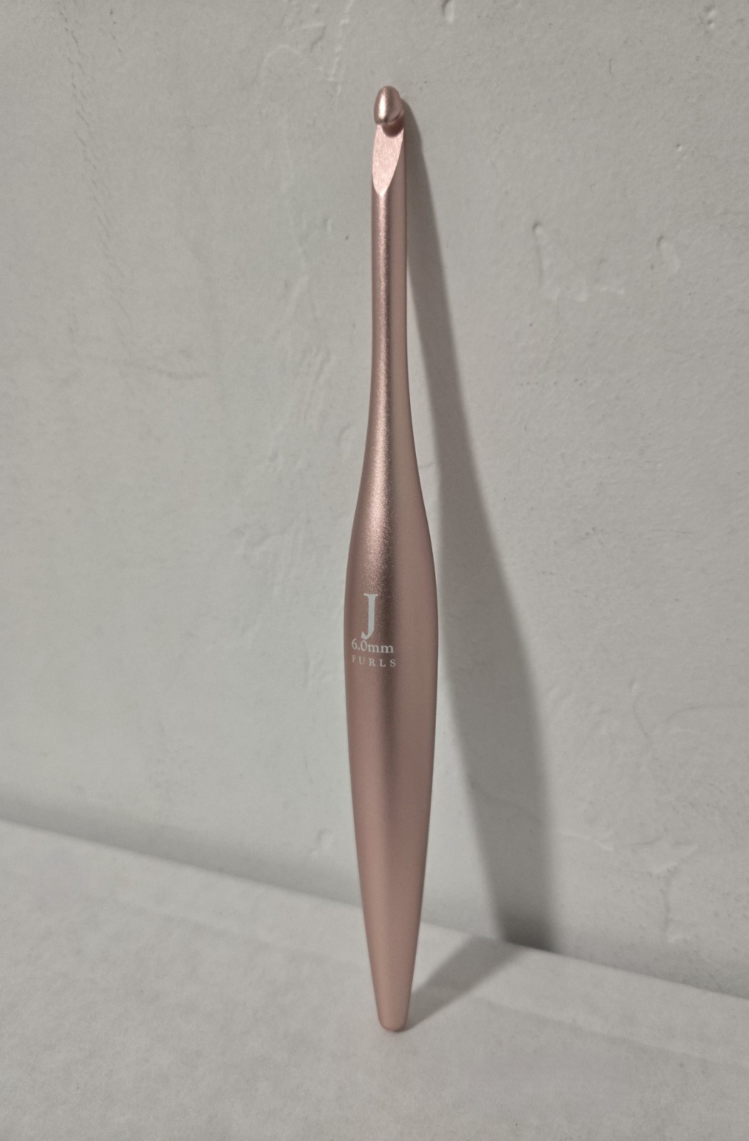 FURLS - Blush Matte Streamline Metal Crochet Hook 6.0mm (J) Rose Gold - New