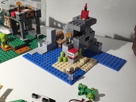 Lego Minecraft Lot - contains set #21158, 21164, 21165 and more - READ