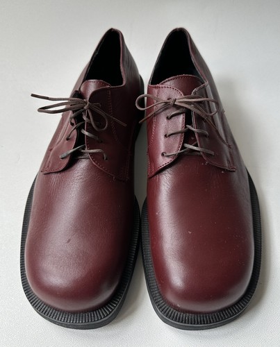 DKNY Scarpe da uomo in pelle bordeaux punta liscia Made in Spain taglia US 8 -M39 - Foto 2 di 11