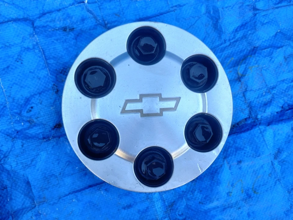 04-07 Chevy Tahoe Suburban Silverado 1500 Pickup 6 LUG Center Cap OE 9594520 D7 - Image 2 of 4