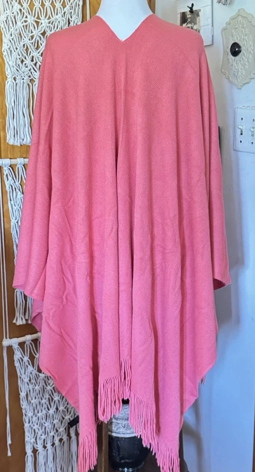 Pink Open Front Fringed Wrap/Shawl/Poncho Women’s One Size - Image 4 of 4