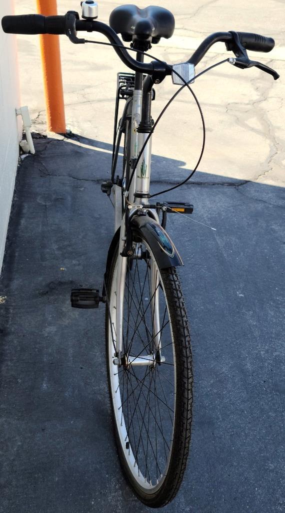 Men's Green Manhattan 21” Bicycle – VGC – NEEDS TIRES