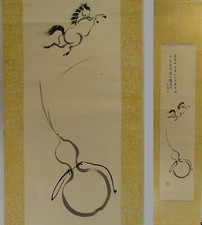 Rollo colgante japonés IK754 con pintura de caballo y calabaza - Arte tradicional