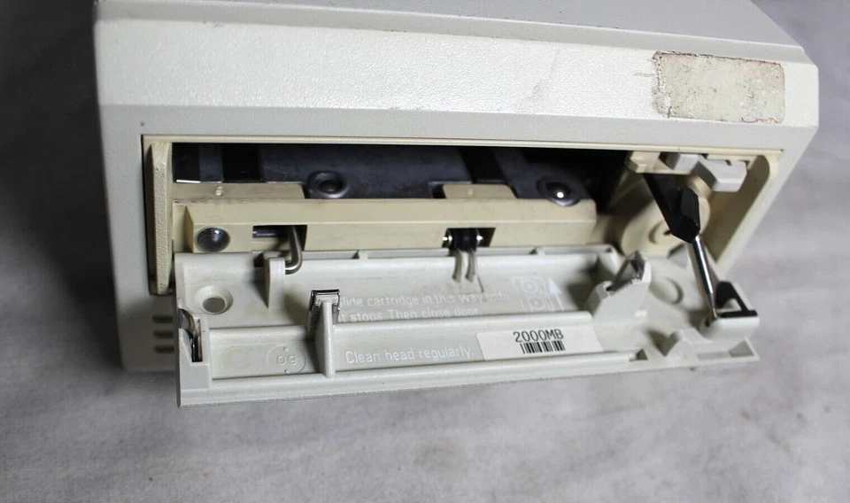 TandBerg Data Panther 2000SE Mini External SCSI Tape Drive - Image 2 of 4