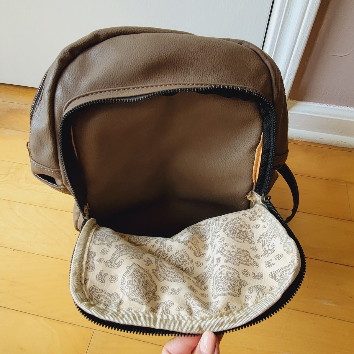 Beautiful Revive Vintage Tan Vegan Backpack Magnetic  display picture 2