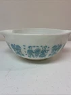 VTG Pyrex Amish Butterprint Cinderella Mixing Bowl White Turquoise 2-1/2 QT #443