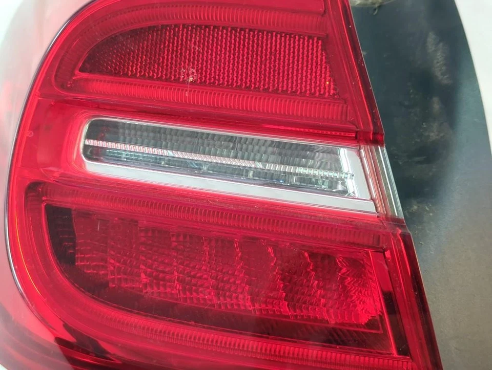A1569061958 RÜCKLEUCHTE LINKER ÄUSSERER TEIL MERCEDES GLA 200 D W15 Foto 2 de 4