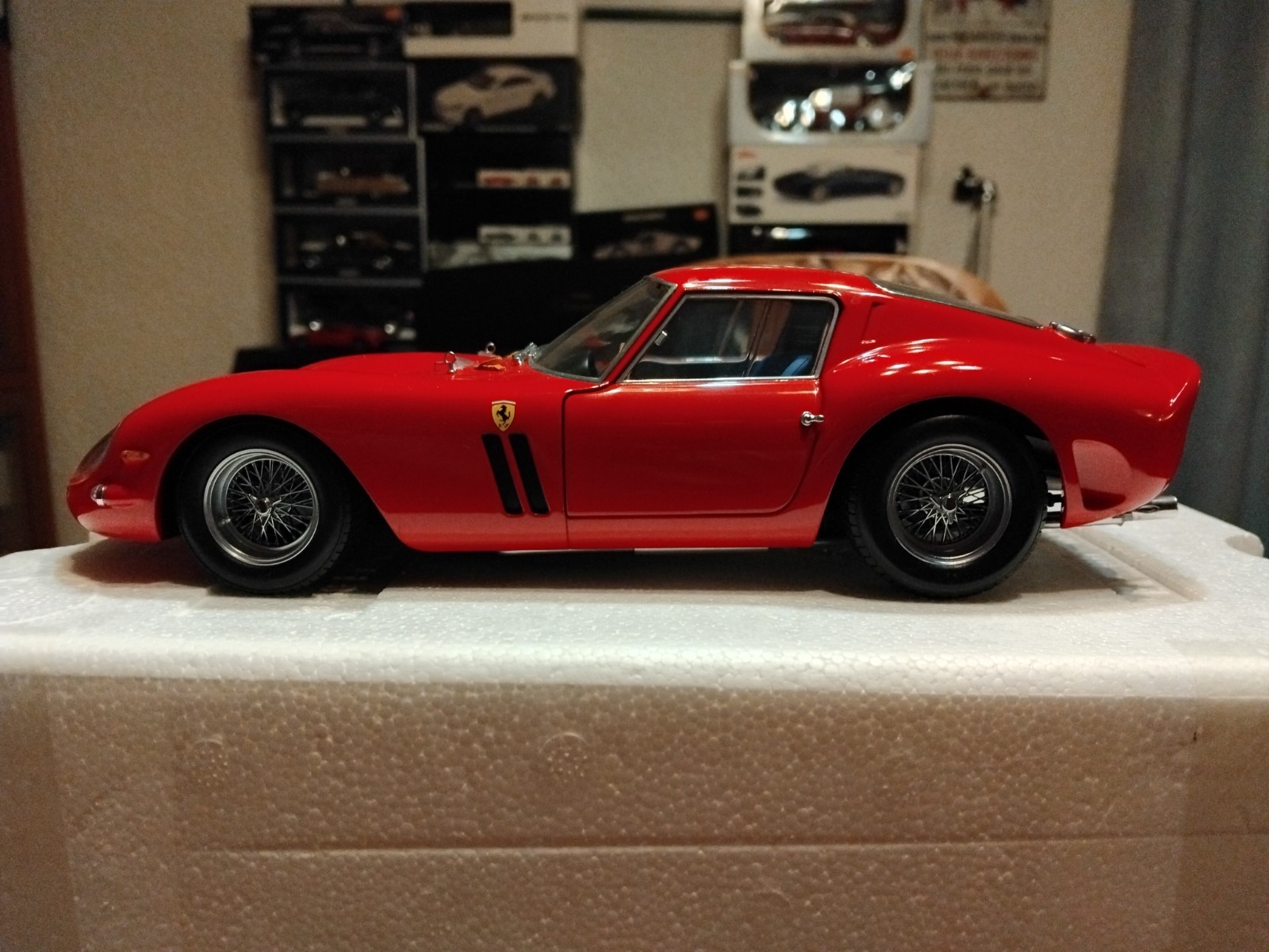 Kyosho Ferrari 250 GTO 1/18 miniature en métal rouge, modèle réduit référence 8438R