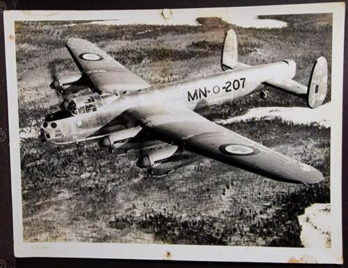 1950s  RCAF - Canadian Avro Lancaster  MN 207   - press Photo ? 21 by 16cm - Afbeelding 1 van 2