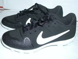 youth baseball shoes