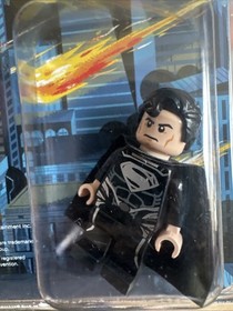 LEGO SDCC 2013 BLACK SUIT SUPERMAN SUPER RARE W/ ACRYLIC CASE **READ LISTING**