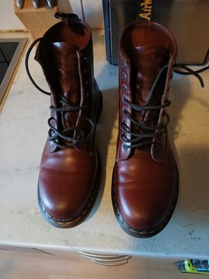 Dr. Martens 8 Eye Boot, Brown Abruzzo & Black Abruzzo , 43 EU