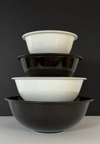 Pyrex Black And White With Clear Bottom Mixing Bowls! Set of 4! Read