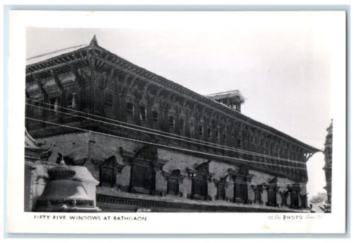 c1920's Fifty Five Windows at Bhatgaon Raipur Nepal RPPC Photo Postcard - Afbeelding 1 van 2