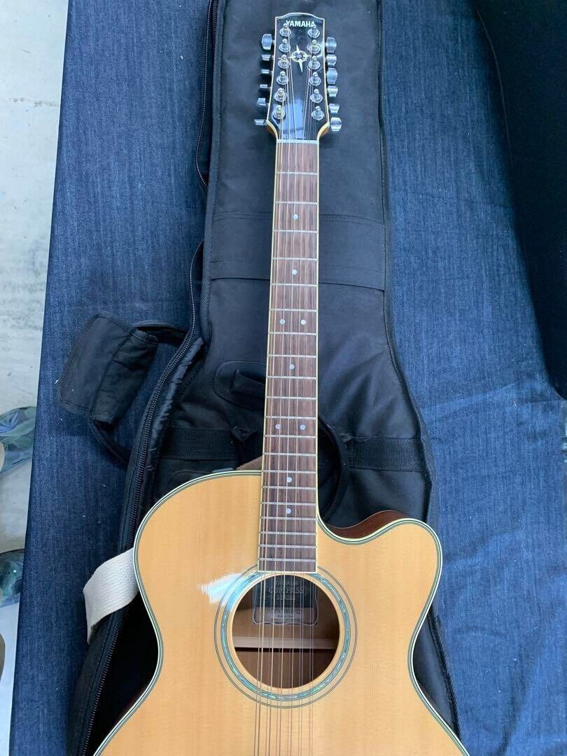 YAMAHA CPX700II-12 12-String Acoustic-Electric Guitar with YAMAHA CPX700II-12 12-String Acoustic-Electric Guitar with
