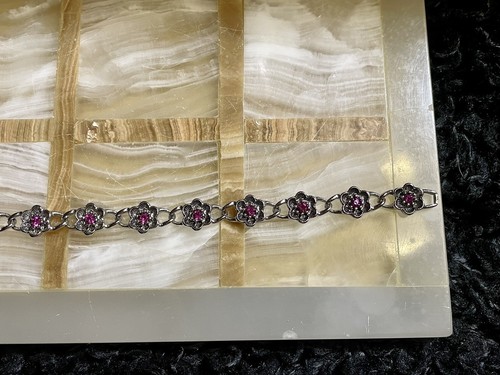 A Vintage Avon Floral Rhinestone Silvertone Link Bracelet - Picture 3 of 5