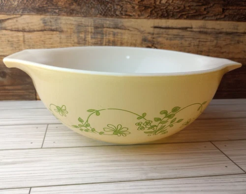 Vtg. Pyrex Shenandoah Cinderella Yellow & Green Nesting 2.5L Mixing Bowl #443