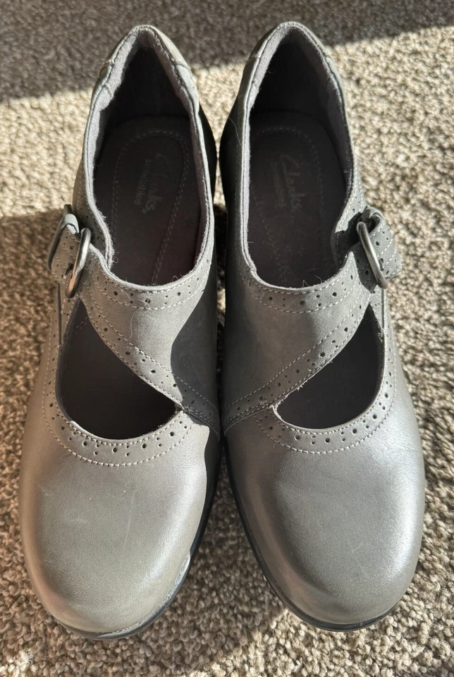 Clarks Bendables Cómodo Cuero Mary Jane Zapatos Tacón Bomba Talla 9M Verde Salvia Foto 2 de 4