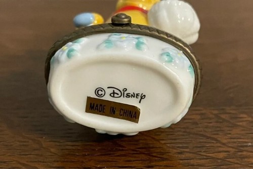 New 1990’s Winnie the Pooh Porcelain April Trinket Box- Vintage Disney Pooh - Picture 9 of 10