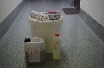 OTTO-ONLINE-HANDEL 2k Bodenbeschichtung Set ca.25m2 RAL 7032 Dekochips, Rolle mit Halter,30l Eimer