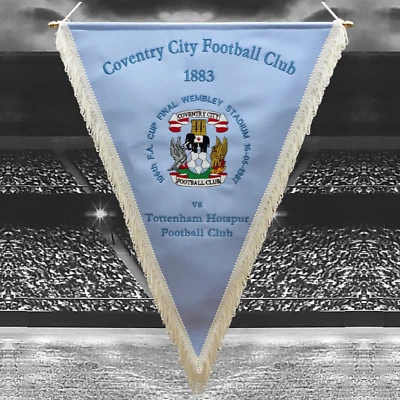 Coventry City v Tottenham Hotspur FA Cup Final 1981 Fennant Size 48 cm x 36 cm - Photo 1/2