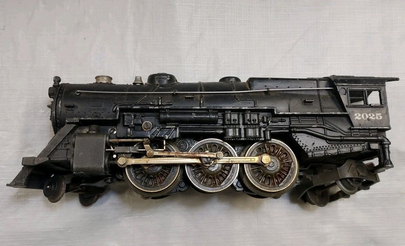 VINTAGE LIONEL LOCOMOTIVE 2025 O GAUGE-GOOD CONDITION TRAIN UNTESTED