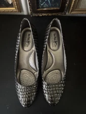 Coach and Four Women’s Gray and Black Snakeskin Heels Size 7