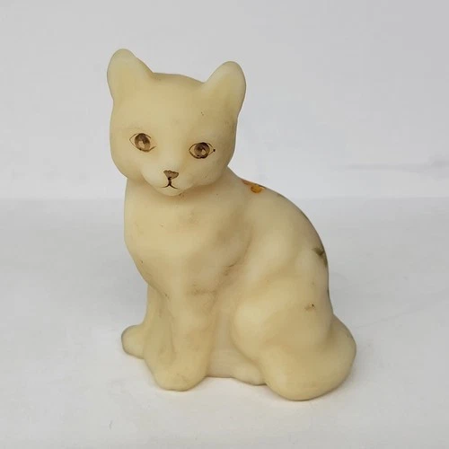 Vintage Fenton Art Glass Sitting Cat Figurine Handpainted Daisy On Custard