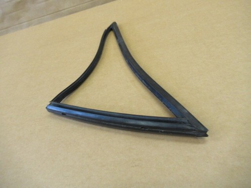 Ford Escort mk2 Door Rubber 1/4 Seal For N/S Genuine Ford ,Brand New, N.O.S - Picture 8 of 8