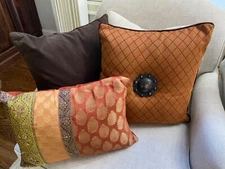 Frontgate Elaine Smith Medallion Indoor/Outdoor  20x20 Pillow w 2 small pillows