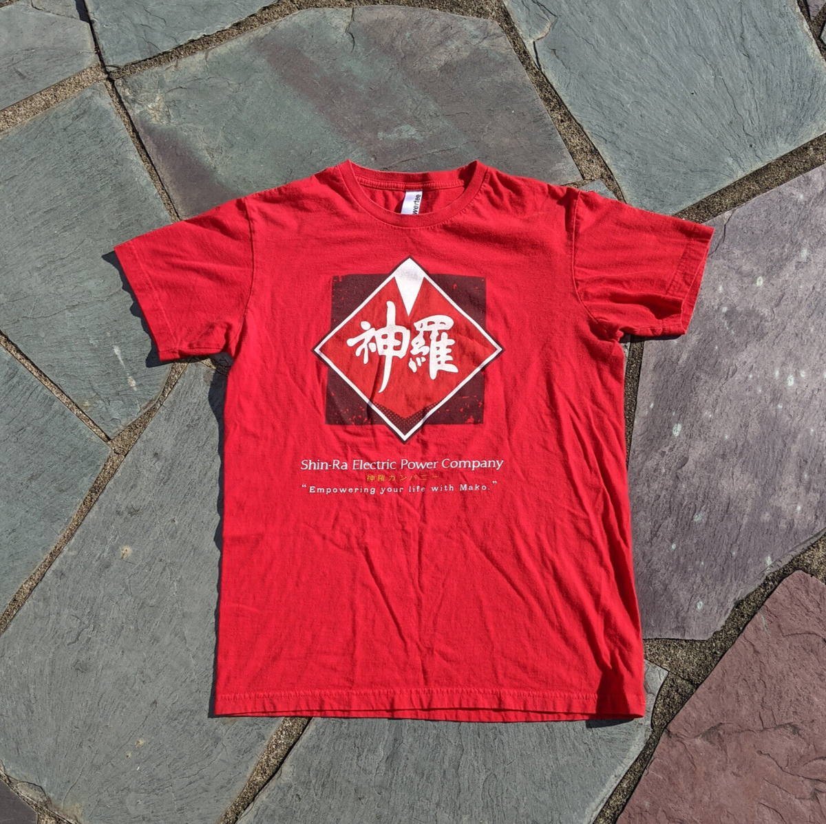 Qwertee Random Tee Qwertee Final Fantasy VII Shin-Ra Red T