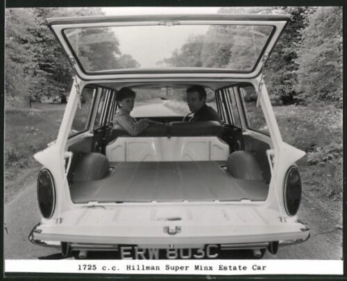 Fotografie Auto Hillman Super Minx Estate Car 1725ccm, Blick in den Kofferraum  - Bild 1 von 2