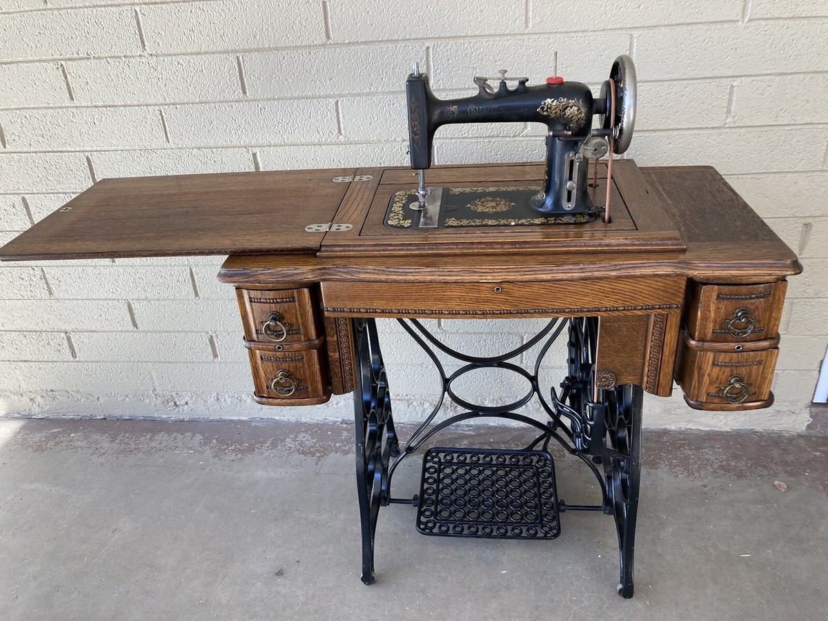 Collectible Antique 1879 Singer Sewing Machine￼ ￼five drawer