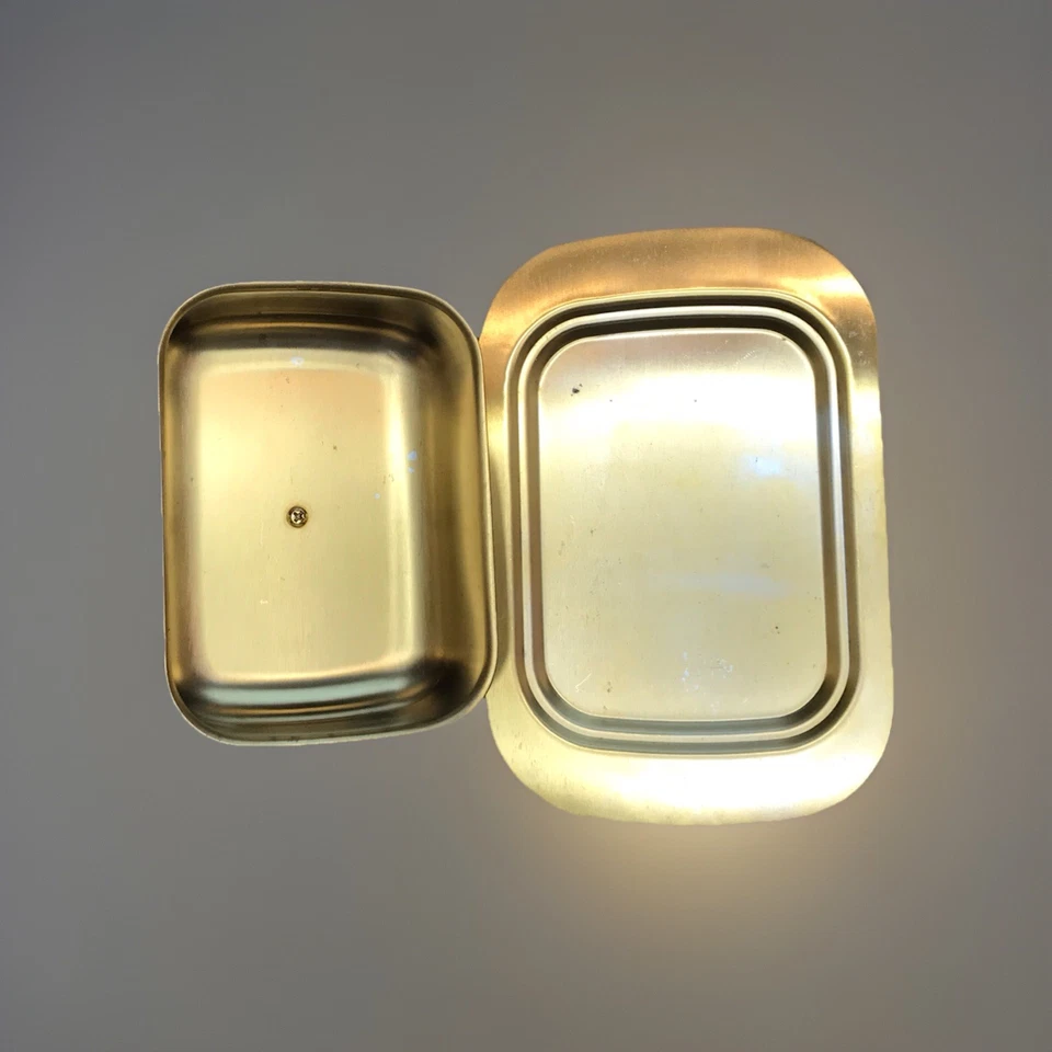 Plato de mantequilla dorado de acero inoxidable formas cuadradas Foto 3 de 4