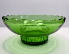 Vintage 1950s E.O. Brody Co M2000 Green Glass Bowl/Scalloped Edge. MINT
