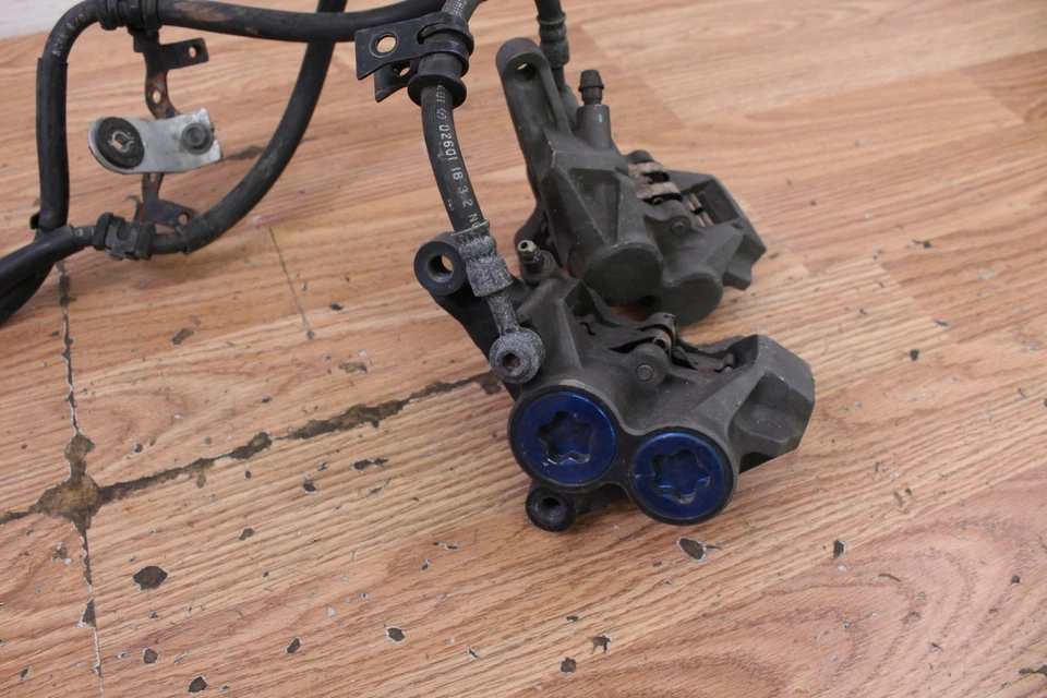 2004 年 YAMAHA YZF R6 前左右制动卡钳带主缸和软管 — 第 4/4 张图片