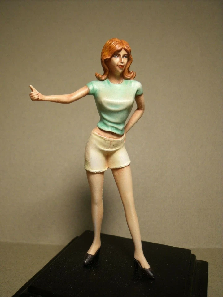 1/18  FIGURE  GIRL  ANNIE  VROOM  PAINTED  FOR  AUTOART  MINICHAMPS  SCHUCO - Image 2 of 4