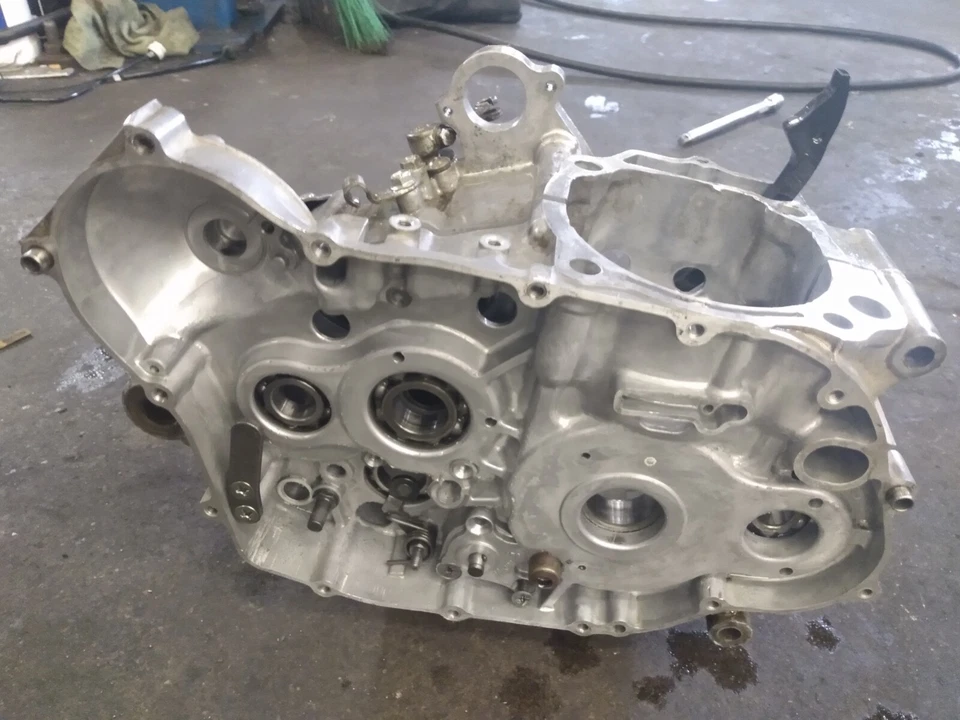 Bloque cárter cárter cárter Mercedes Quadracer 450 Ltr450 2006-2009 OEM IZQUIERDA DERECHA Foto 3 de 4