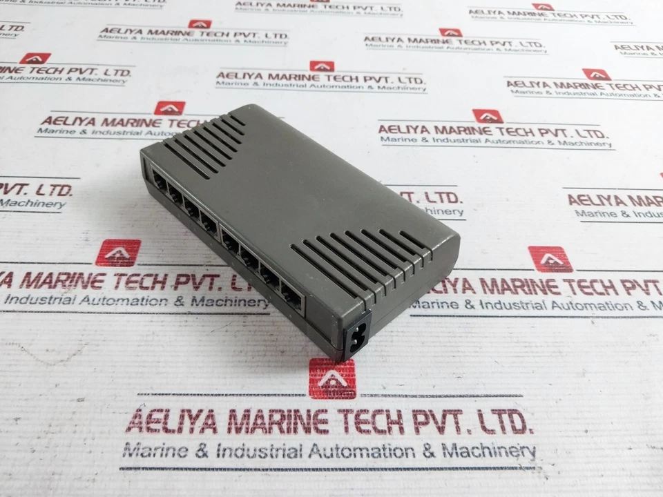 D-Link DES-1008V 10/100 Fast Ethernet Switch Ver: A1 - Image 4 of 4