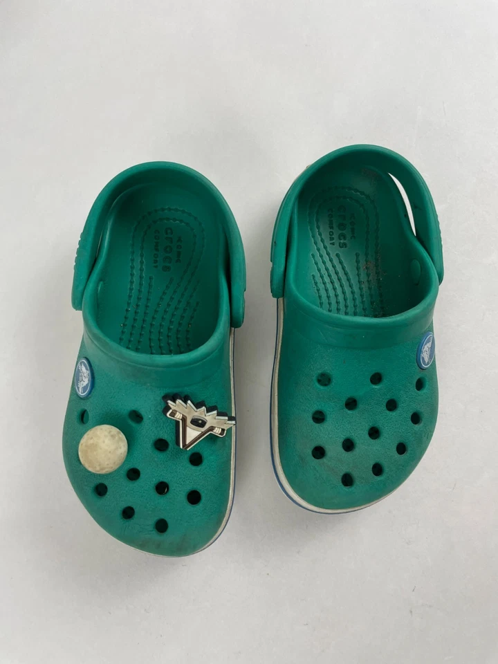 Crocs Zapatos Niños Talla 8 Verde Sandalias Sin Cordones *Pelota de Golf Hockey Jibbitz* Foto 2 de 4