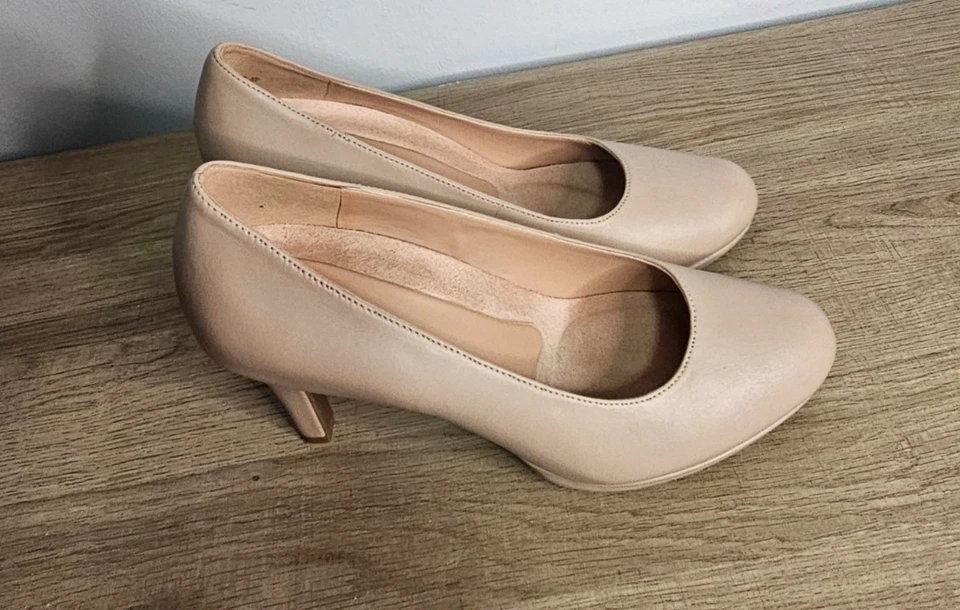 Zapatos de tacón alto Naturalizer Michelle Tender de cuero topo talla 7 anchos para mujer Foto 2 de 4