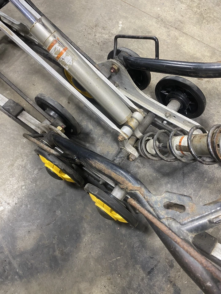 Brazos de rieles de deslizamiento de suspensión trasera Ski Doo MXZ 800R XP 129 LONGITUD EXTENDIDA Foto 3 de 4