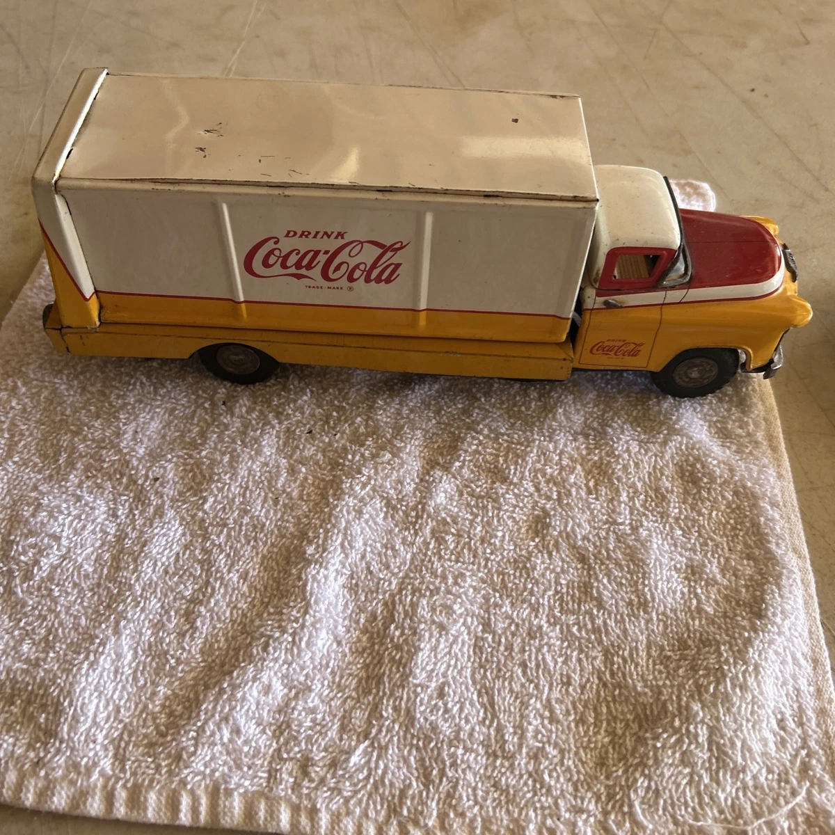 Coca Cola TiN Truck Indiana Vintage & Antique TiN Toy Vehicles for