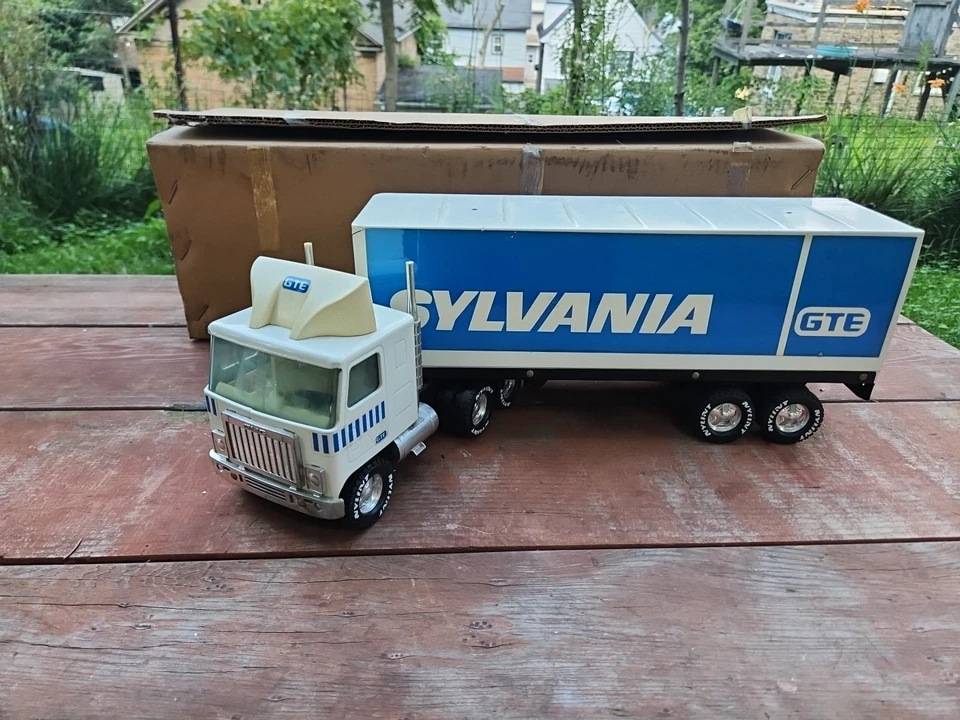 Nylint Sylvania 18 Wheeler Gte With Model/toy Truck Original Shipping Box! - Image 3 of 4