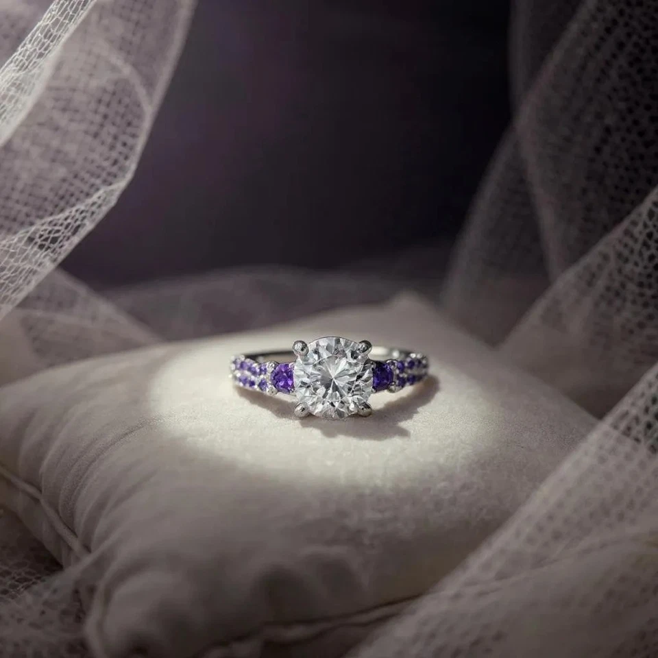 Conjunto de anillo de boda de amatista creado en laboratorio de 2 quilates enchapado en oro blanco de 14 quilates Foto 3 de 4