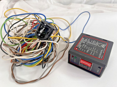 McGann MT134 Vehicle Loop Detector Module W/ 11-Pin Base Socket Traffic Control