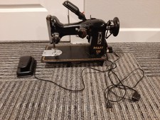 Macchina da cucire vintage tedesca Pfaff 130-6 funzionante anni 50